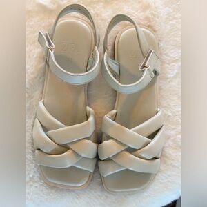 Zara Girls Sandals Size 34 Ivory/Cream